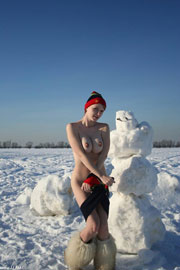 Desnuda en la nieve